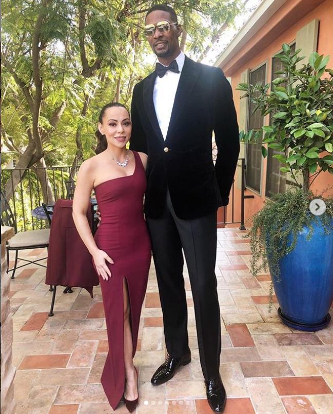 41岁波什现状：退役9年不工作老了不少和1米6娇妻生了5个娃(图1)