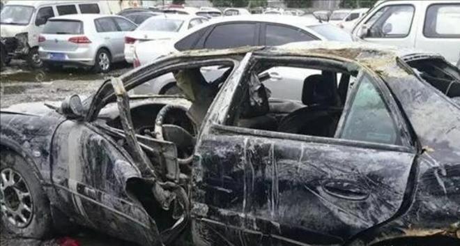 浙江渔民从河底捞出15年轿车打开门所有人呆住：里面竟有俩人(图7)