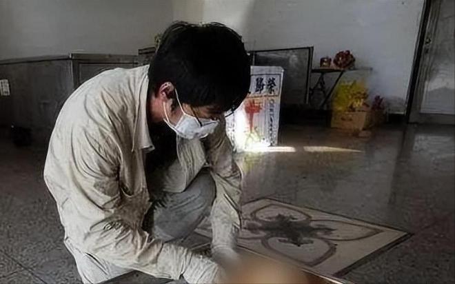 浙江渔民从河底捞出15年轿车打开门所有人呆住：里面竟有俩人(图14)